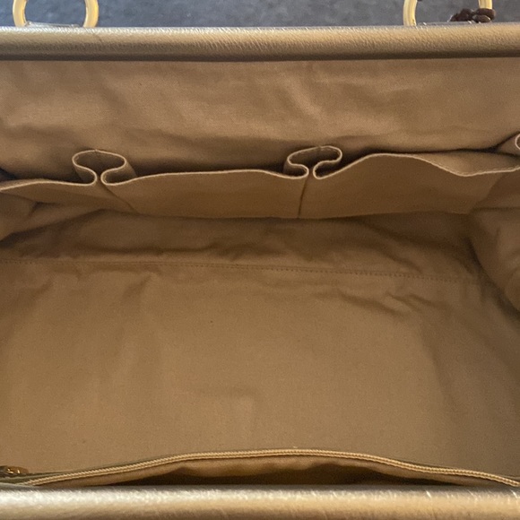 NWT Isabella Fiore Heirloom Bloom Kelsey Frame Ruby Carpet. - Picture 12 of 13